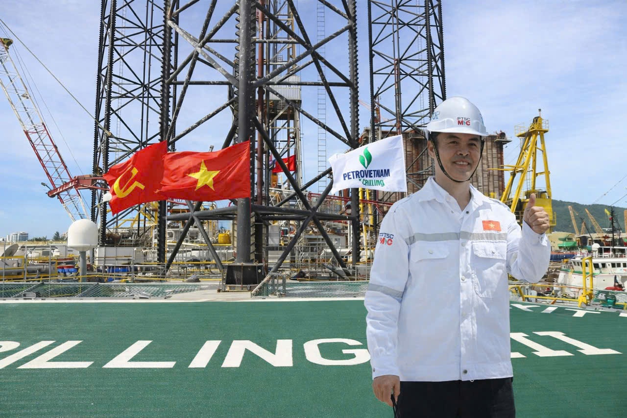 Bí thư Chi bộ xuất sắc Nguyễn Xuân Phong: “Danh hiệu này không dành riêng cho cá nhân tôi” Bí thư Chi bộ xuất sắc Nguyễn Xuân Phong: “Danh hiệu này không dành riêng cho cá nhân tôi”