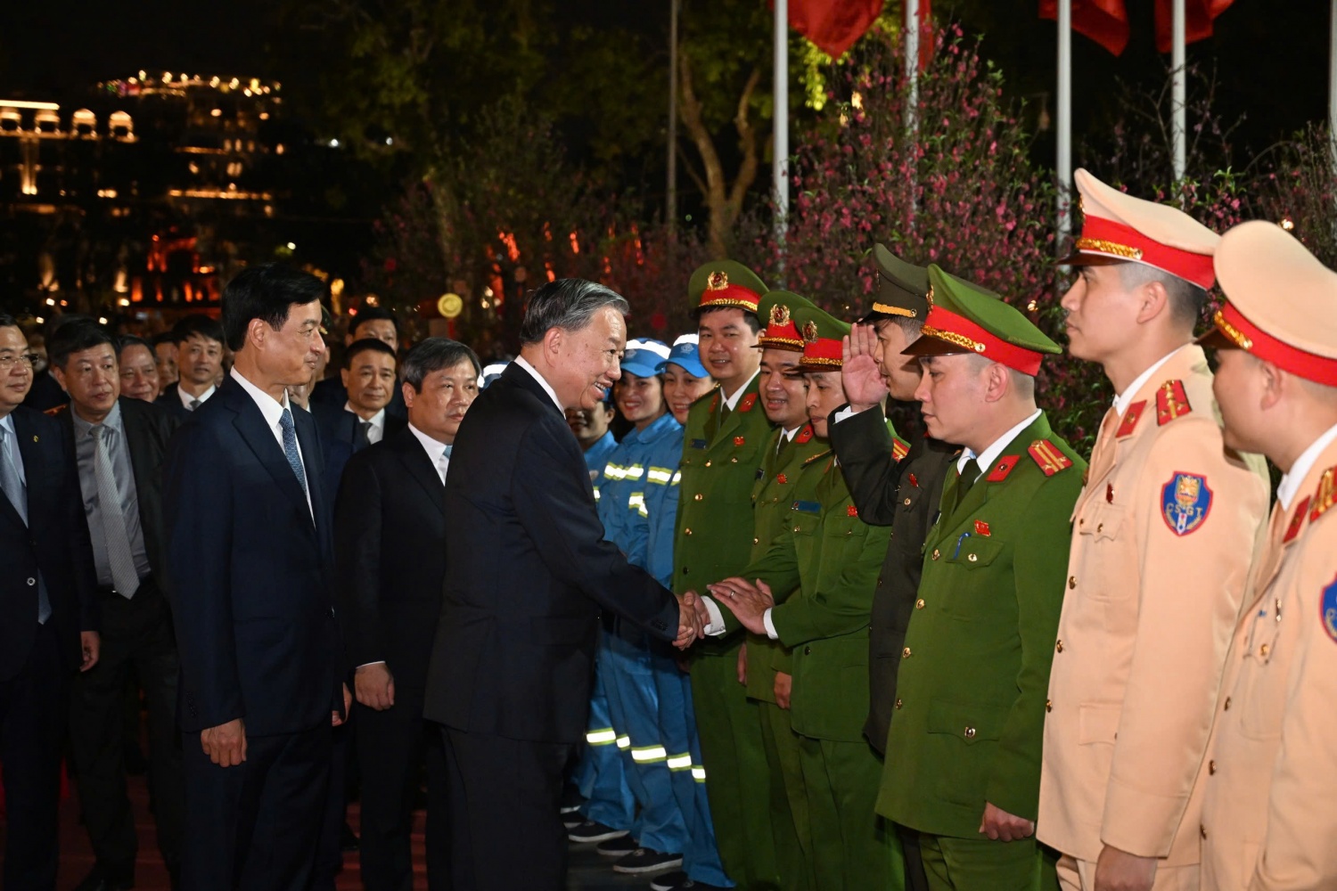 Tổng Bí thư Tô Lâm thăm, chúc Tết nhân dân Thủ đô Tổng Bí thư Tô Lâm chúc Tết Đảng bộ, chính quyền và nhân dân Thủ đô