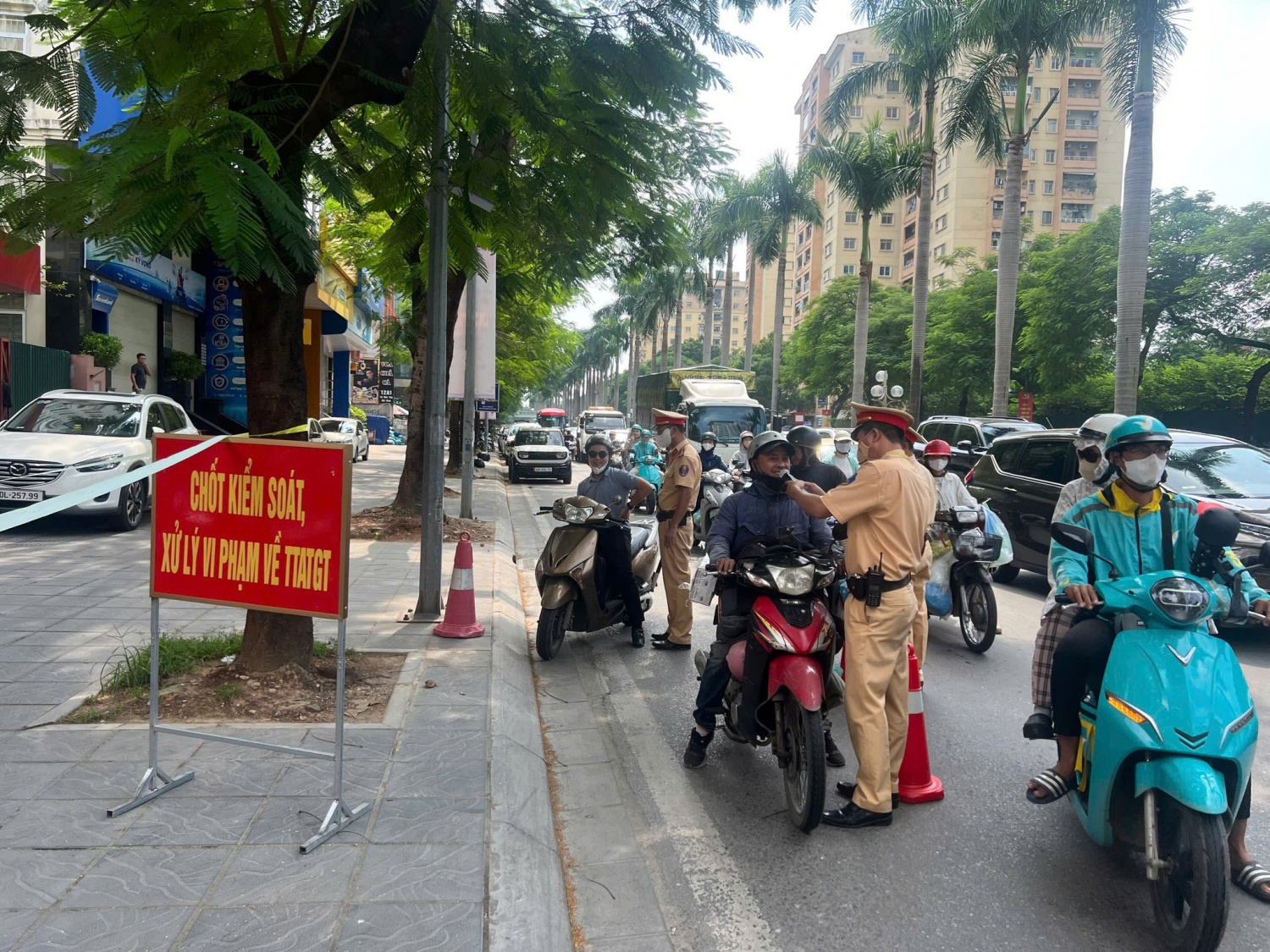 CSGT bắt đầu đo nồng độ cồn từ sáng mùng 1 Tết CSGT bắt đầu đo nồng độ cồn từ sáng mùng 1 Tết