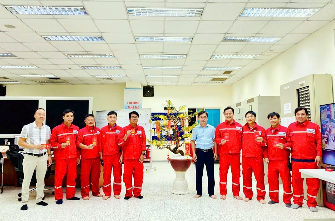 Lãnh đạo PV Power NT thăm, chúc Tết CBCNV làm việc đêm giao thừa Lãnh đạo PV Power NT thăm, chúc Tết CBCNV làm việc đêm giao thừa