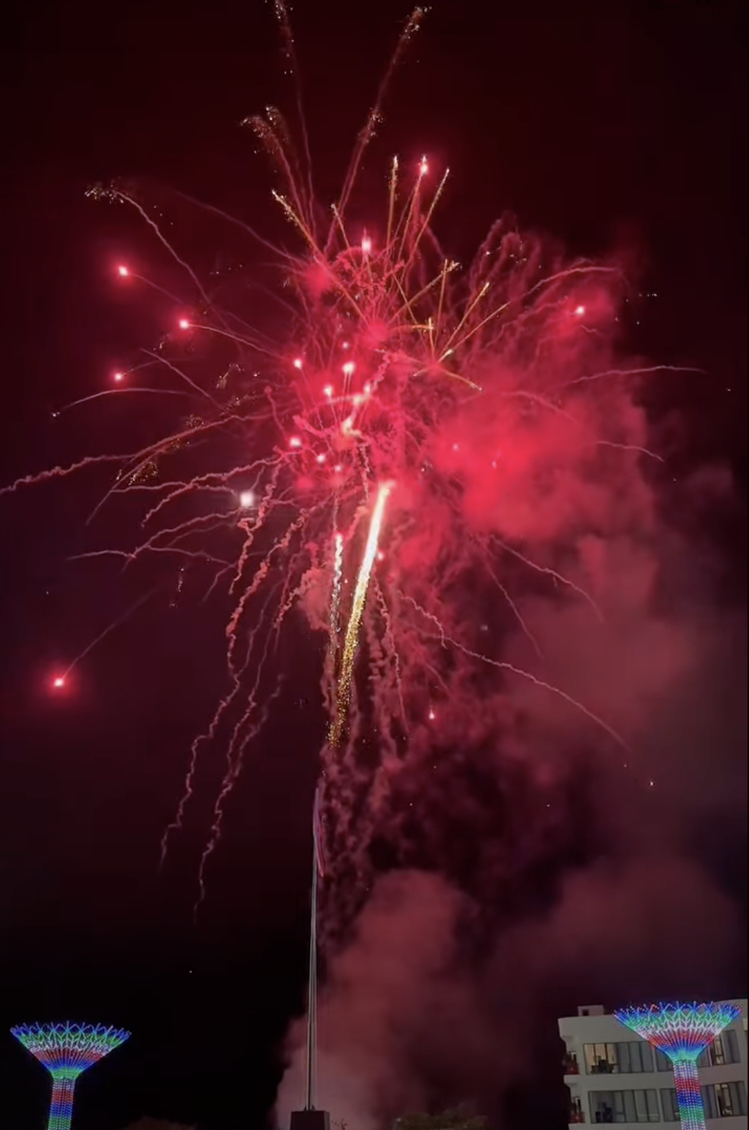 Rực sắc pháo hoa trên đảo tiền tiêu Lý Sơn đêm giao thừa Rực sắc pháo hoa trên đảo tiền tiêu Lý Sơn đêm giao thừa