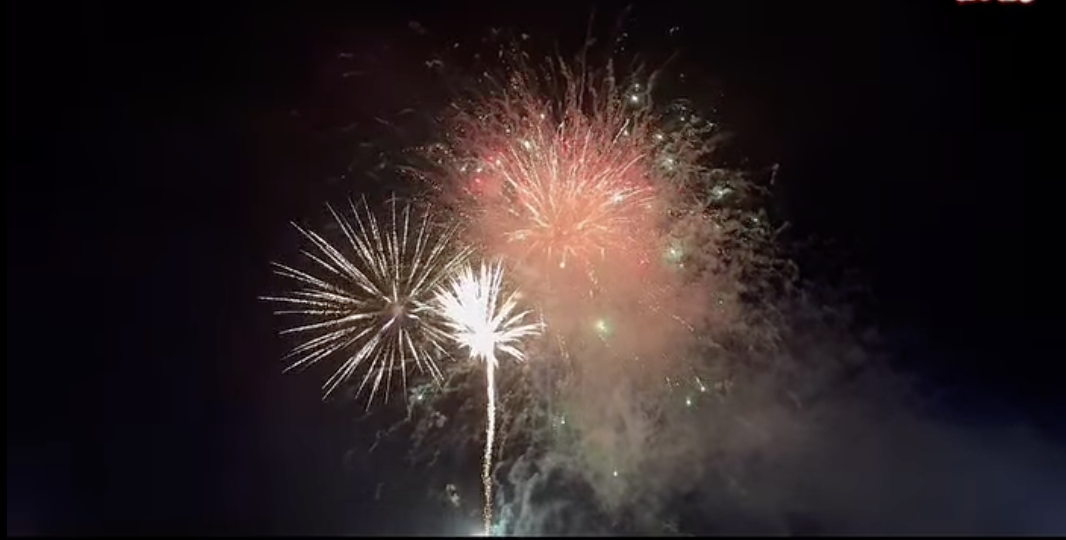 Rực sắc pháo hoa trên đảo tiền tiêu Lý Sơn đêm giao thừa Rực sắc pháo hoa trên đảo tiền tiêu Lý Sơn đêm giao thừa