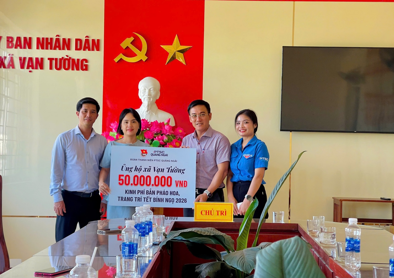 Ủng hộ xã Vạn Tường kinh phí bắn pháo hoa, trang trí Tết 2026