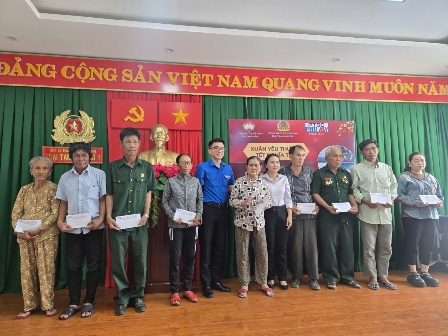 “Xuân yêu thương - Tết nghĩa tình” từ PTSC Phú Mỹ “Xuân yêu thương - Tết nghĩa tình” từ PTSC Phú Mỹ