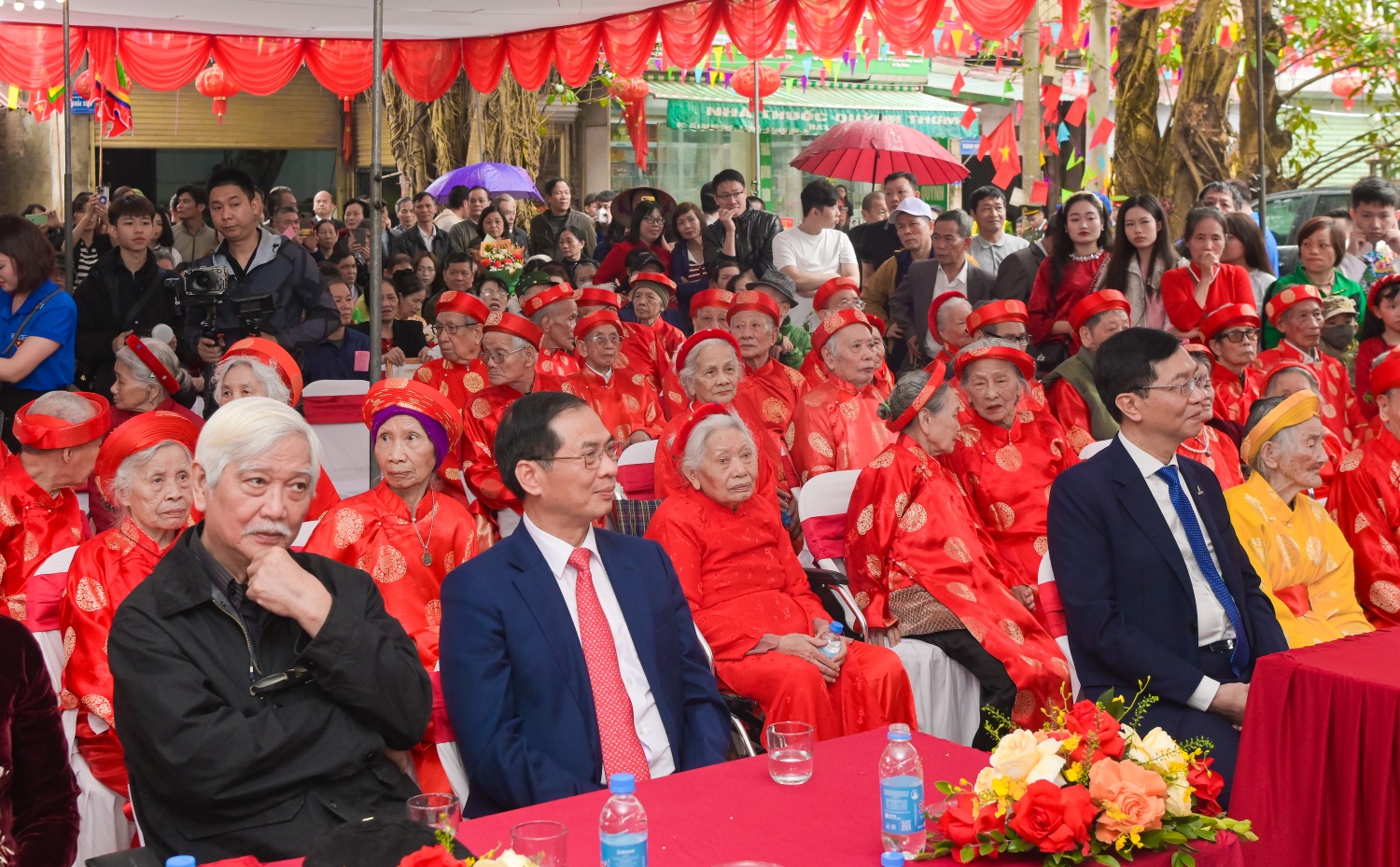 Phó Thủ tướng Bùi Thanh Sơn chúc Tết các cụ cao niên phường Tây Mỗ nhân dịp Xuân Bính Ngọ 2026 Phó Thủ tướng Bùi Thanh Sơn chúc Tết các cụ cao niên phường Tây Mỗ nhân dịp Xuân Bính Ngọ 2026