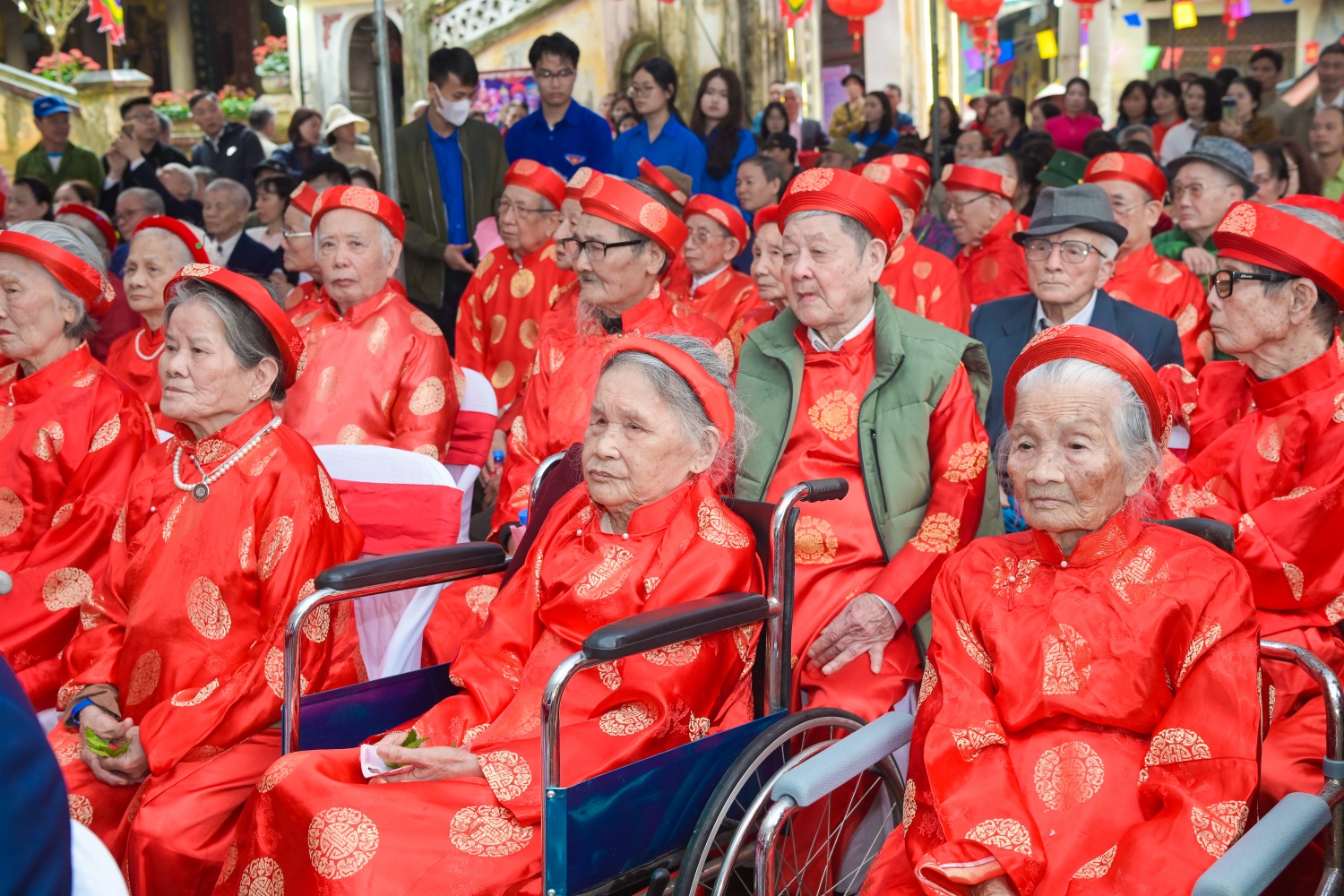 [Chùm ảnh] Phó Thủ tướng Bùi Thanh Sơn chúc Tết các cụ cao niên phường Tây Mỗ (Hà Nội)