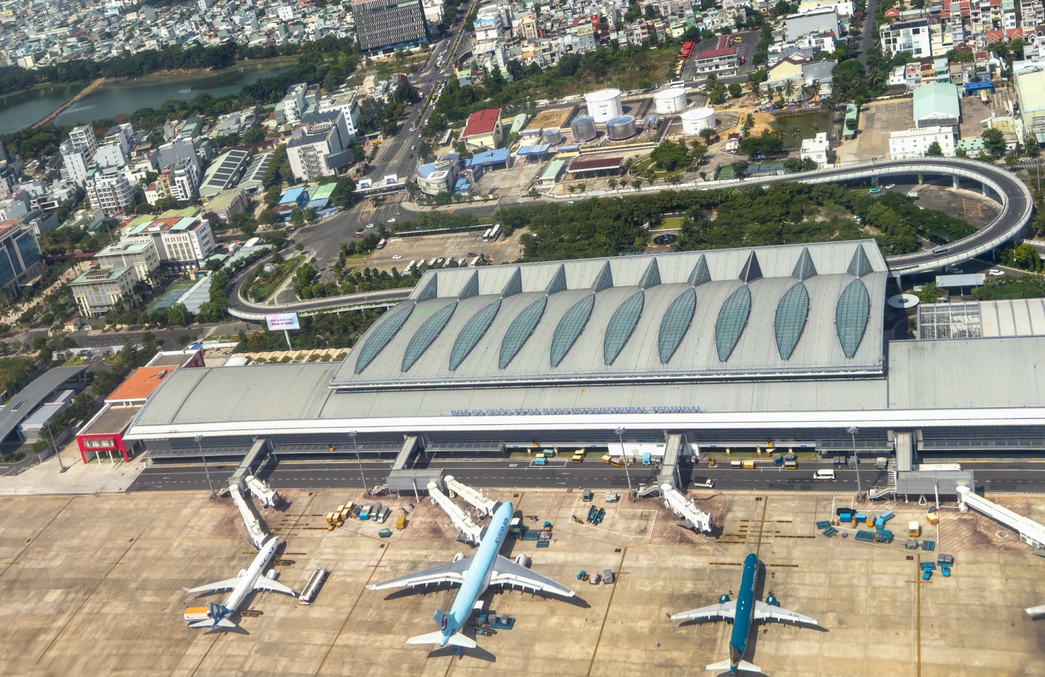 Việc cất, hạ cánh của nhiều chuyến bay tại sân bay Đà Nẵng bị ảnh hưởng bởi sự xuất hiện của flycam hoạt động trái phép.