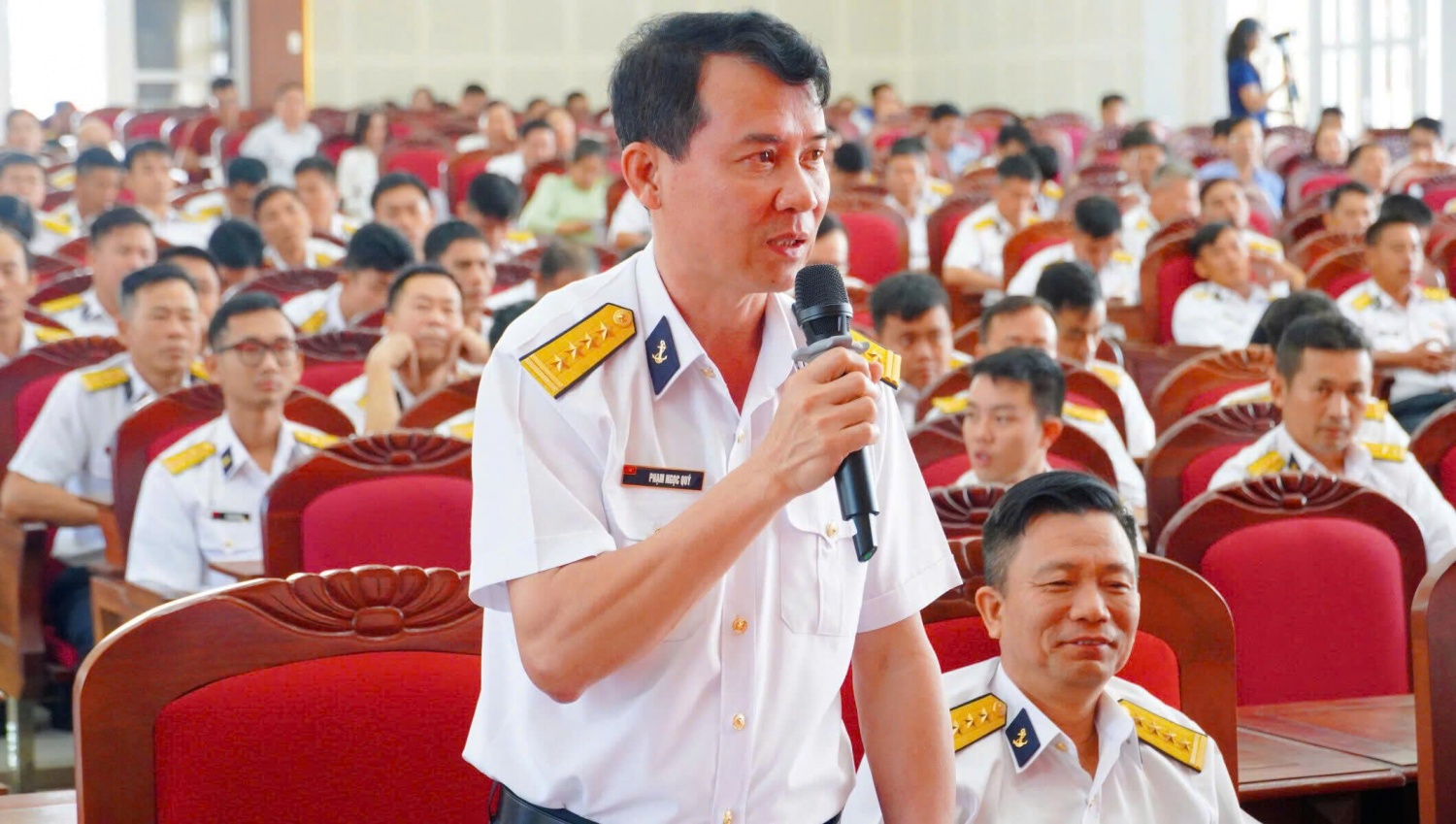 Cử tri Vùng 2 Hải quân đặc biệt quan tâm đến vai trò của Petrovietnam trong đảm bảo an ninh năng lượng và an ninh quốc phòng