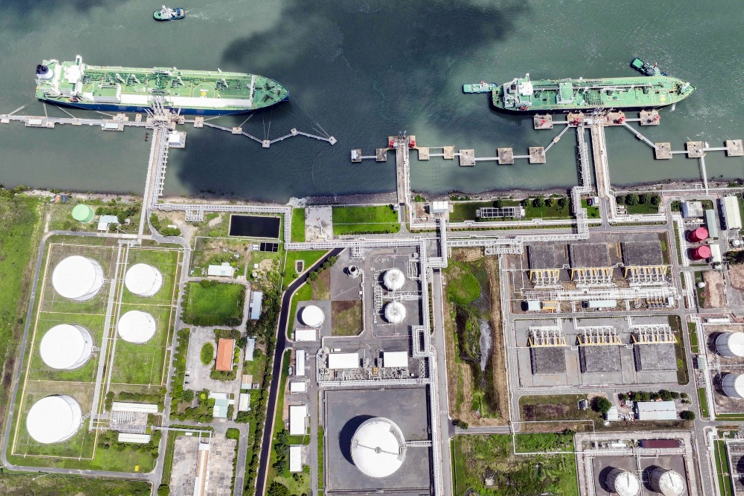 TP HCM - Petrovietnam: Cộng hưởng sức mạnh “đầu tàu”, hiện thực hóa khát vọng vươn tầm TP HCM - Petrovietnam: Cộng hưởng sức mạnh “đầu tàu”, hiện thực hóa khát vọng vươn tầm