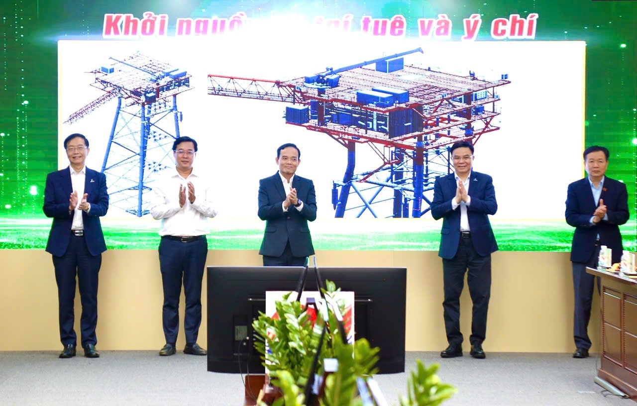 Đồng chí Trần Lưu Quang, Ủy viên Bộ Chính trị, Bí thư Thành ủy TP. Hồ Chí Minh, Lãnh đạo Petrovietnam, Vietsovpetro thực hiện nghi thức khánh thành giàn đầu giếng BK-24 (Petrovietnam/Vietsovpetro) tháng 11/2025 Đồng chí Trần Lưu Quang, Ủy viên Bộ Chính trị, Bí thư Thành ủy TP. Hồ Chí Minh, Lãnh đạo Petrovietnam, Vietsovpetro thực hiện nghi thức khánh thành giàn đầu giếng BK-24 (Petrovietnam/Vietsovpetro) tháng 11/2025
