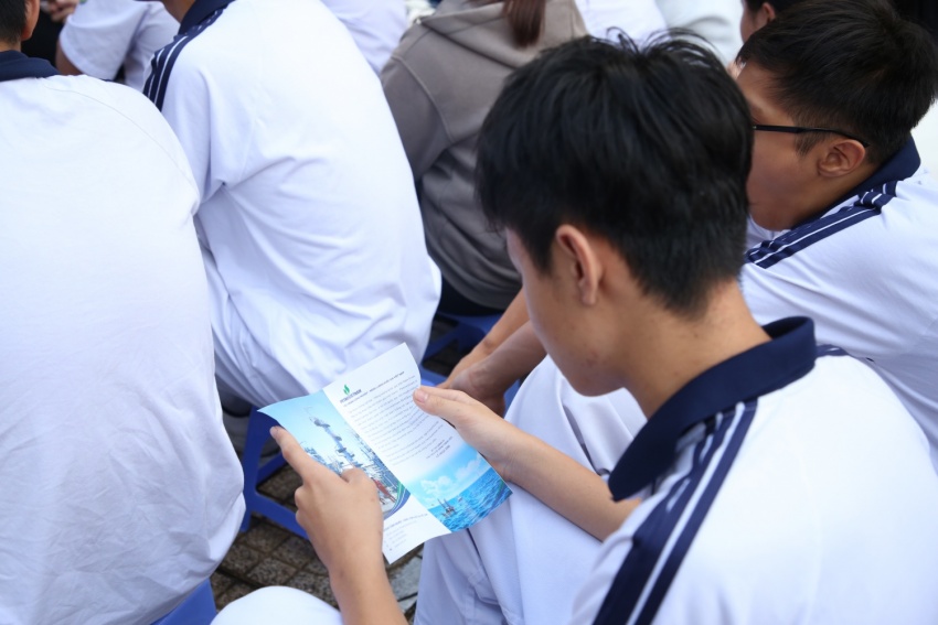 Petrovietnam đồng hành cùng học sinh Trường THPT Lê Hồng Phong chinh phục ước mơ ngành năng lượng