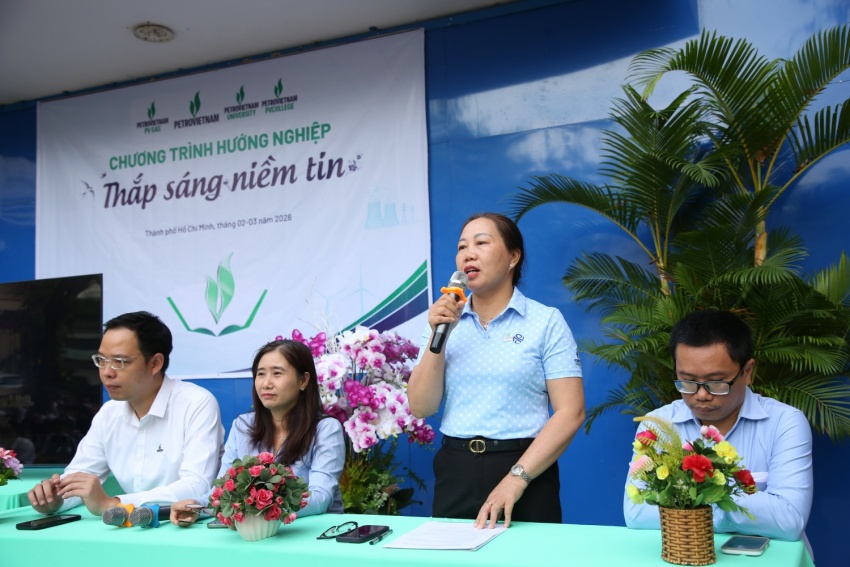 Petrovietnam đồng hành cùng học sinh Trường THPT Lê Hồng Phong chinh phục ước mơ ngành năng lượng