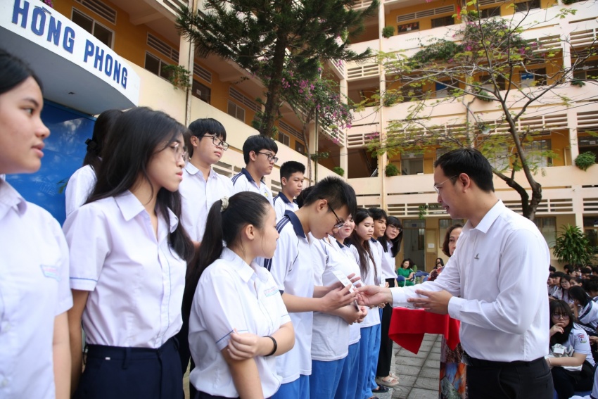 Petrovietnam đồng hành cùng học sinh Trường THPT Lê Hồng Phong chinh phục ước mơ ngành năng lượng