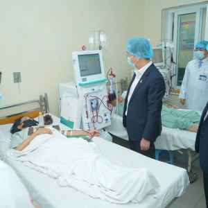 PVEP trao tặng máy chạy thận nhân tạo cho Bệnh viện E Hà Nội