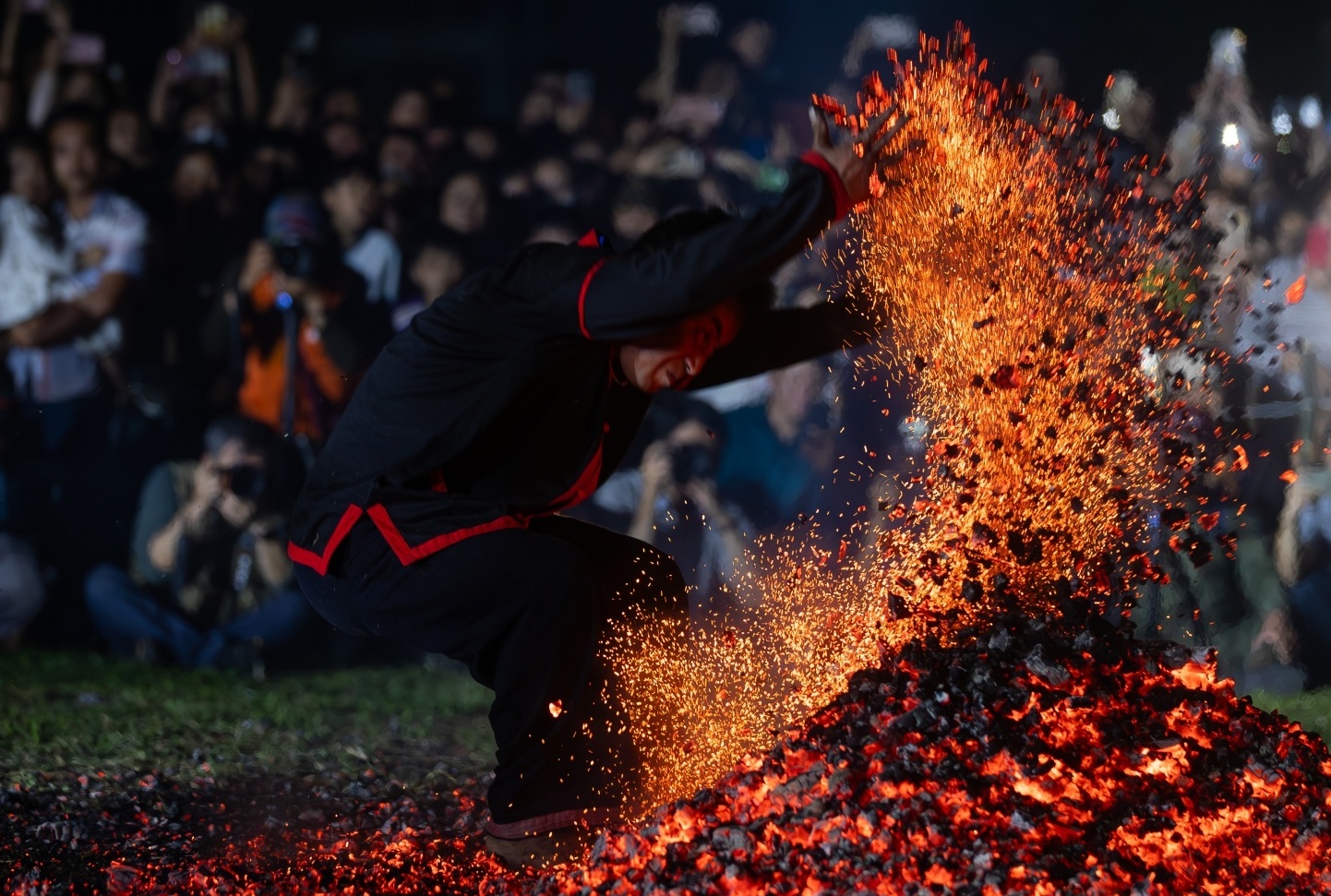 Vũ điệu lửa thiêng của người Pà Thẻn