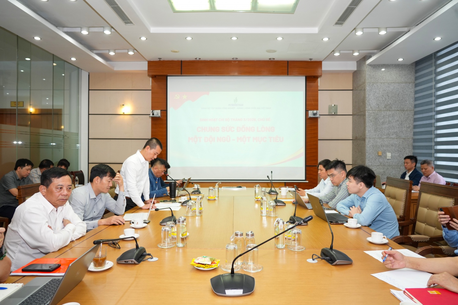 [Chùm ảnh] Đảng bộ Bộ máy QL&ĐH Petrovietnam tổ chức sinh hoạt chi bộ tháng 3