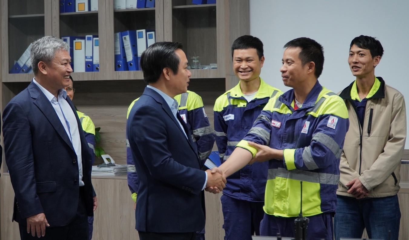 [VIDEO] Chủ tịch UBND tỉnh Hưng Yên động viên CBCNV Nhà máy Nhiệt điện Thái Bình 2 nhân dịp đầu Xuân Bính Ngọ 2026