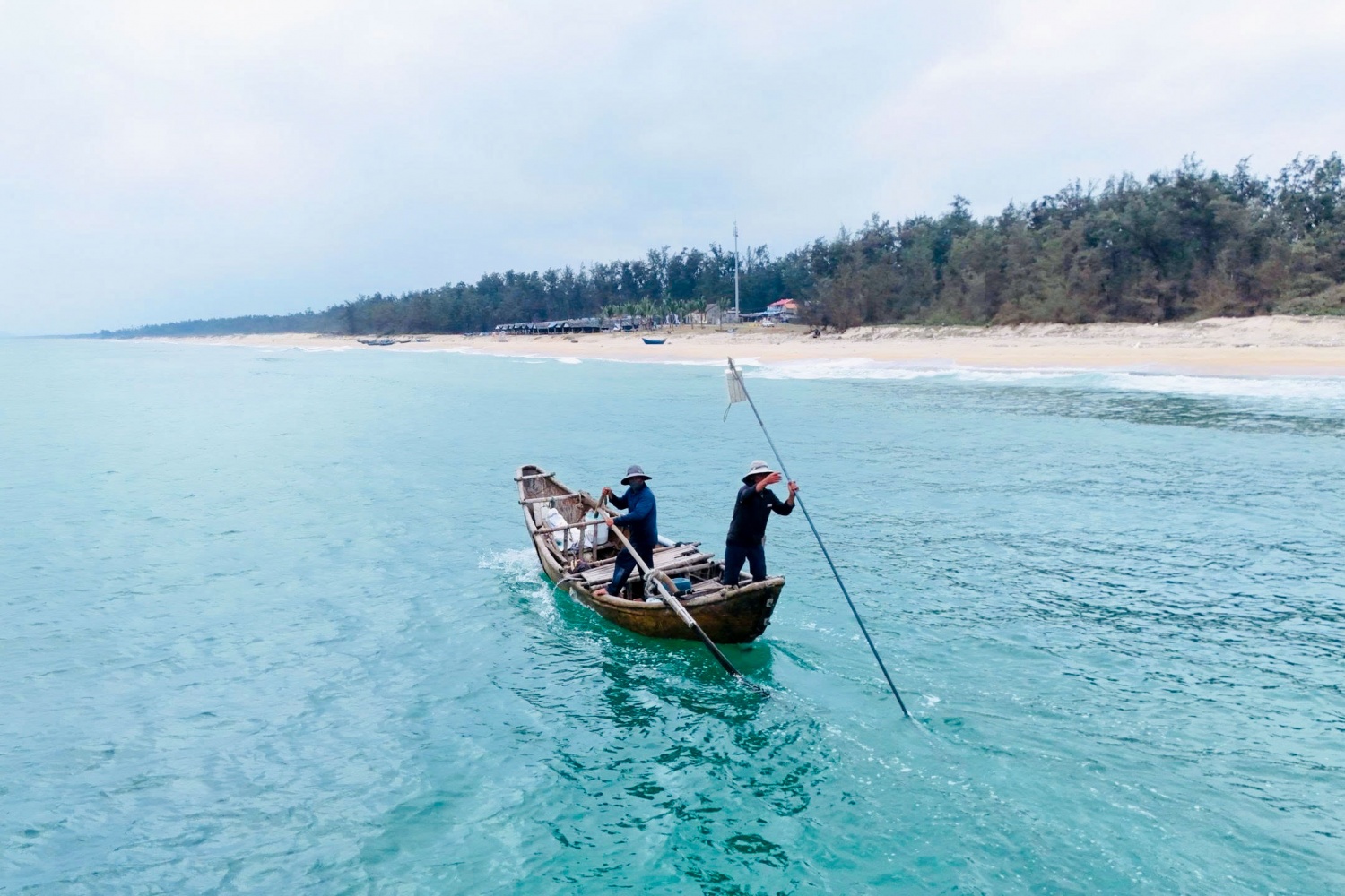 Quảng Ngãi vào mùa ốc gạo, ngư dân kiếm tiền triệu sau mỗi chuyến ra khơi