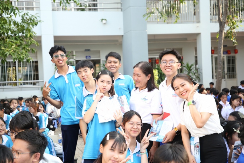 Điểm dừng chân thứ 10 của Petrovietnam: Trao cơ hội, thắp ước mơ cho học sinh THPT Bà Rịa Petrovietnam “Thắp sáng niềm tin” và ước mơ cho học sinh Trường THPT Bà Rịa