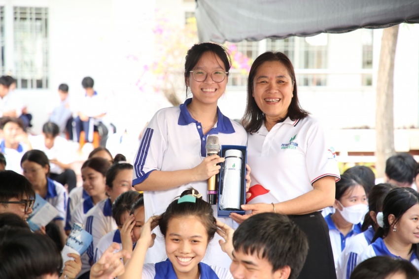 Điểm dừng chân thứ 10 của Petrovietnam: Trao cơ hội, thắp ước mơ cho học sinh THPT Bà Rịa Petrovietnam “Thắp sáng niềm tin” và ước mơ cho học sinh Trường THPT Bà Rịa