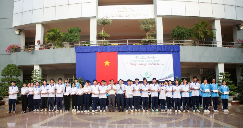 Điểm dừng chân thứ 10 của Petrovietnam: Trao cơ hội, thắp ước mơ cho học sinh THPT Bà Rịa Petrovietnam “Thắp sáng niềm tin” và ước mơ cho học sinh Trường THPT Bà Rịa