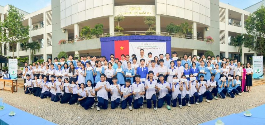 Điểm dừng chân thứ 10 của Petrovietnam: Trao cơ hội, thắp ước mơ cho học sinh THPT Bà Rịa Petrovietnam “Thắp sáng niềm tin” và ước mơ cho học sinh Trường THPT Bà Rịa