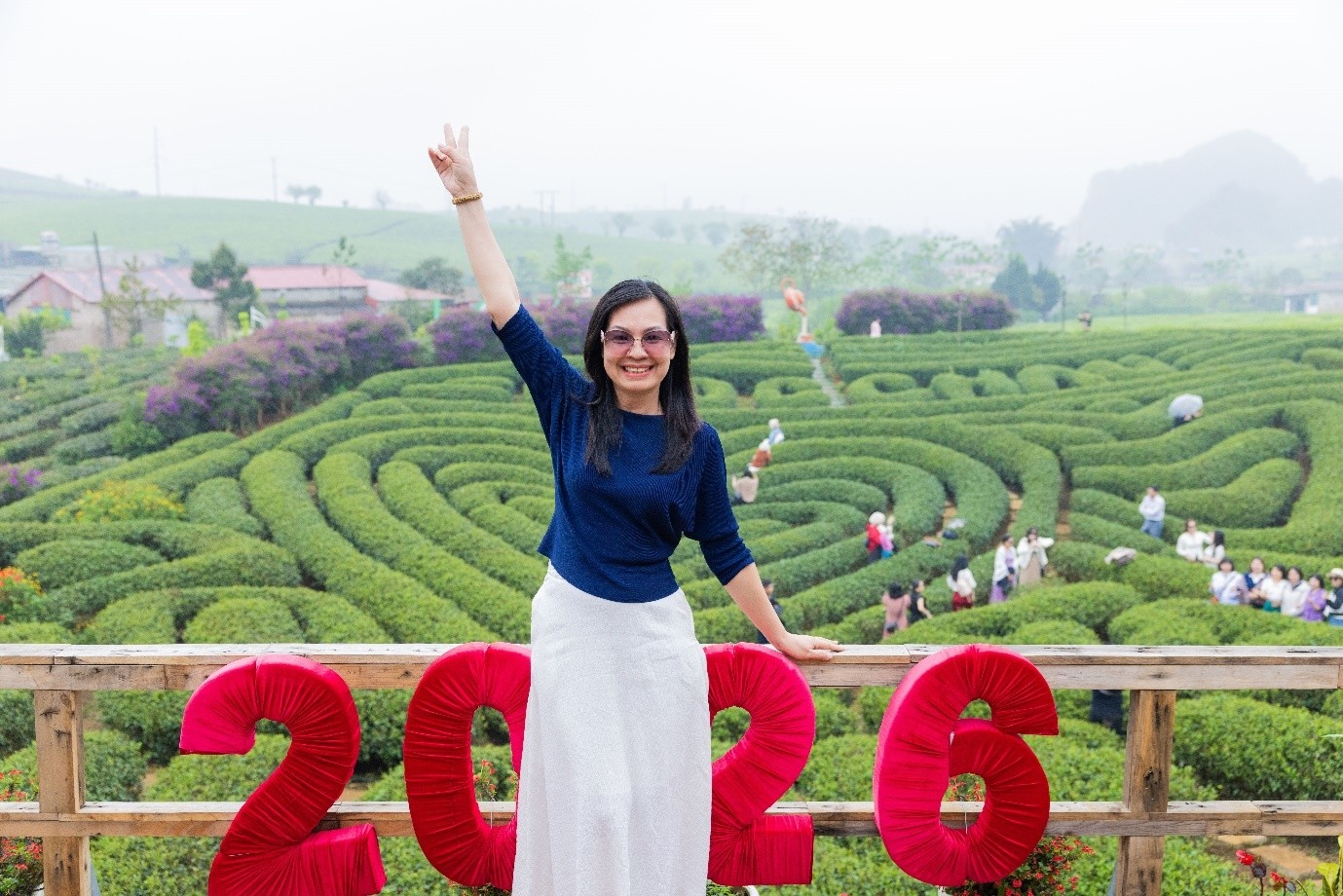 Đoàn tham quan đồi chè trái tim tại Mộc Châu