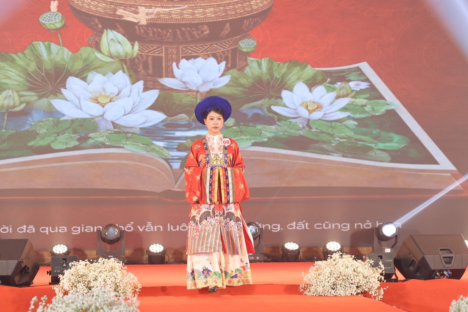 Chị Đặng Huỳnh Nhược Thủy – TIMEXCO biểu diễn phần thi trang phục