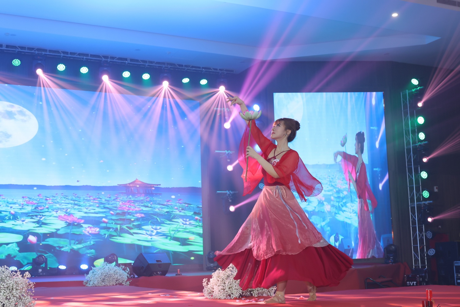 Chị Trần Thị Thanh Huyền – PVOIL Vũng Tàu biểu diễn phần thi năng khiếu