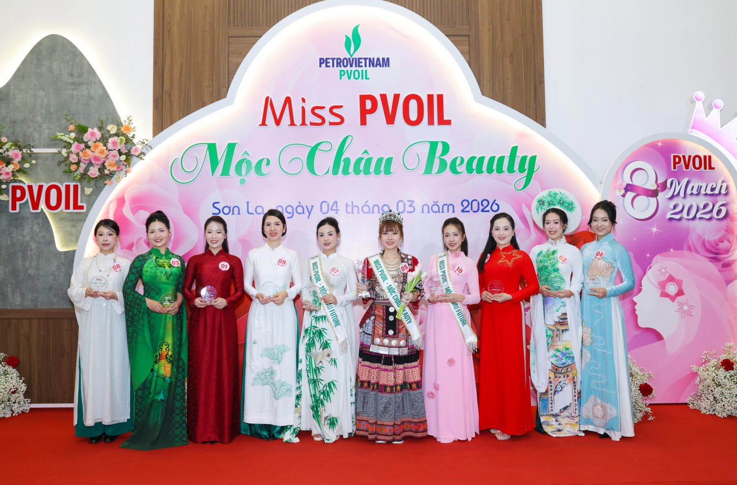 Niềm vui của các thí sinh sau khi hoàn thành cuộc thi “Miss PVOIL 2026 – Mộc Châu Beauty”