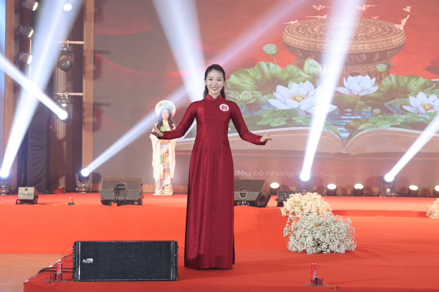 Chị Nguyễn Hải Anh – Cơ quan Tổng công ty biểu diễn phần thi trang phục