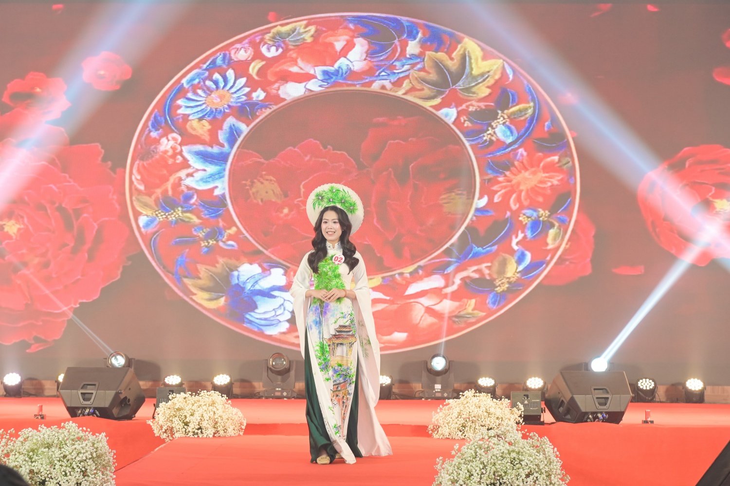 Chị Đoàn Thu Hà – PVOIL Phú Thọ biểu diễn phần thi trang phục