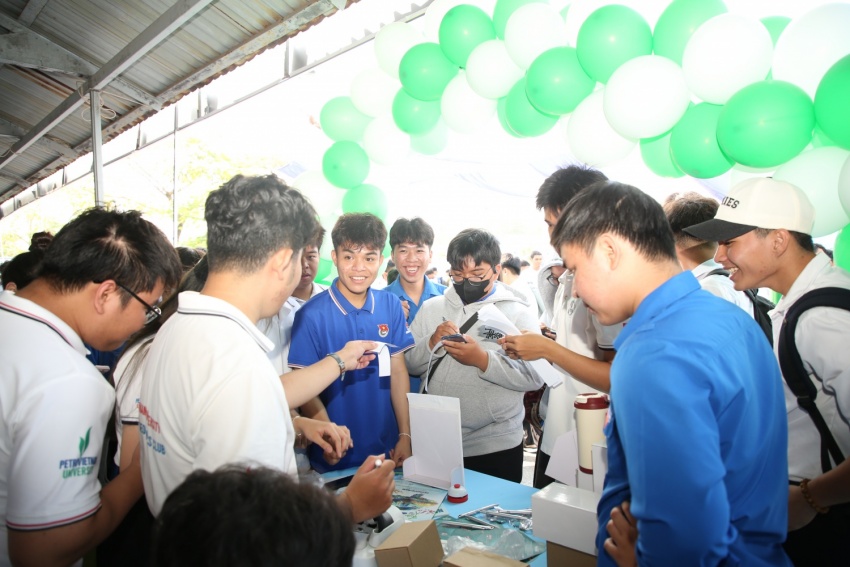 Gian hàng PVU lan tỏa tri thức và khát vọng sáng tạo tại Lễ hội Văn hóa học sinh - sinh viên