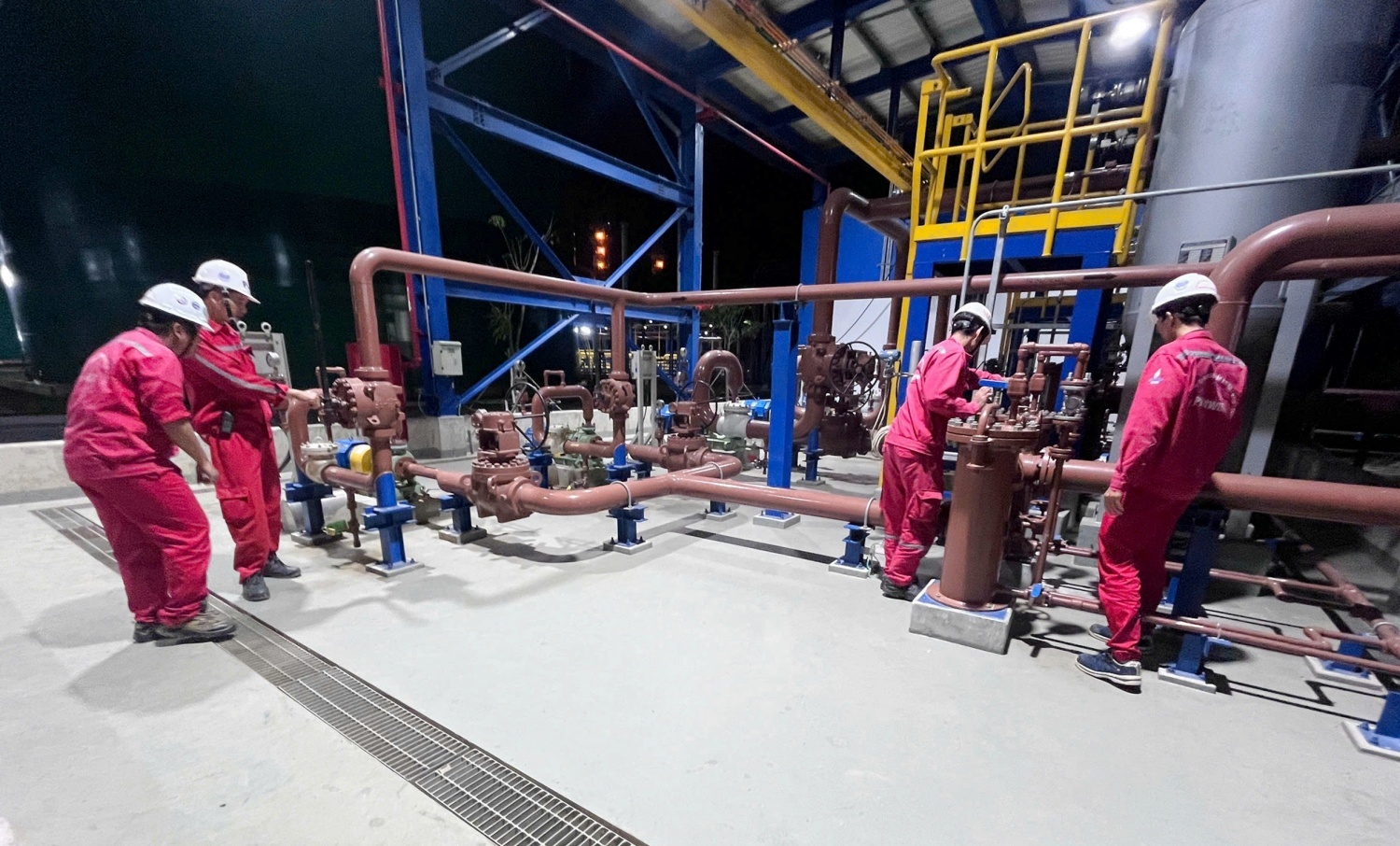 Ngay mùng 7 Tết, người lao động Nhơn Trạch 4 đã huy động tổ máy GT2/ST2 – Nhơn Trạch 4 phát điện với công suất 550 MW. Ngay mùng 7 Tết, người lao động Nhơn Trạch 4 đã huy động tổ máy GT2/ST2 – Nhơn Trạch 4 phát điện với công suất 550 MW.