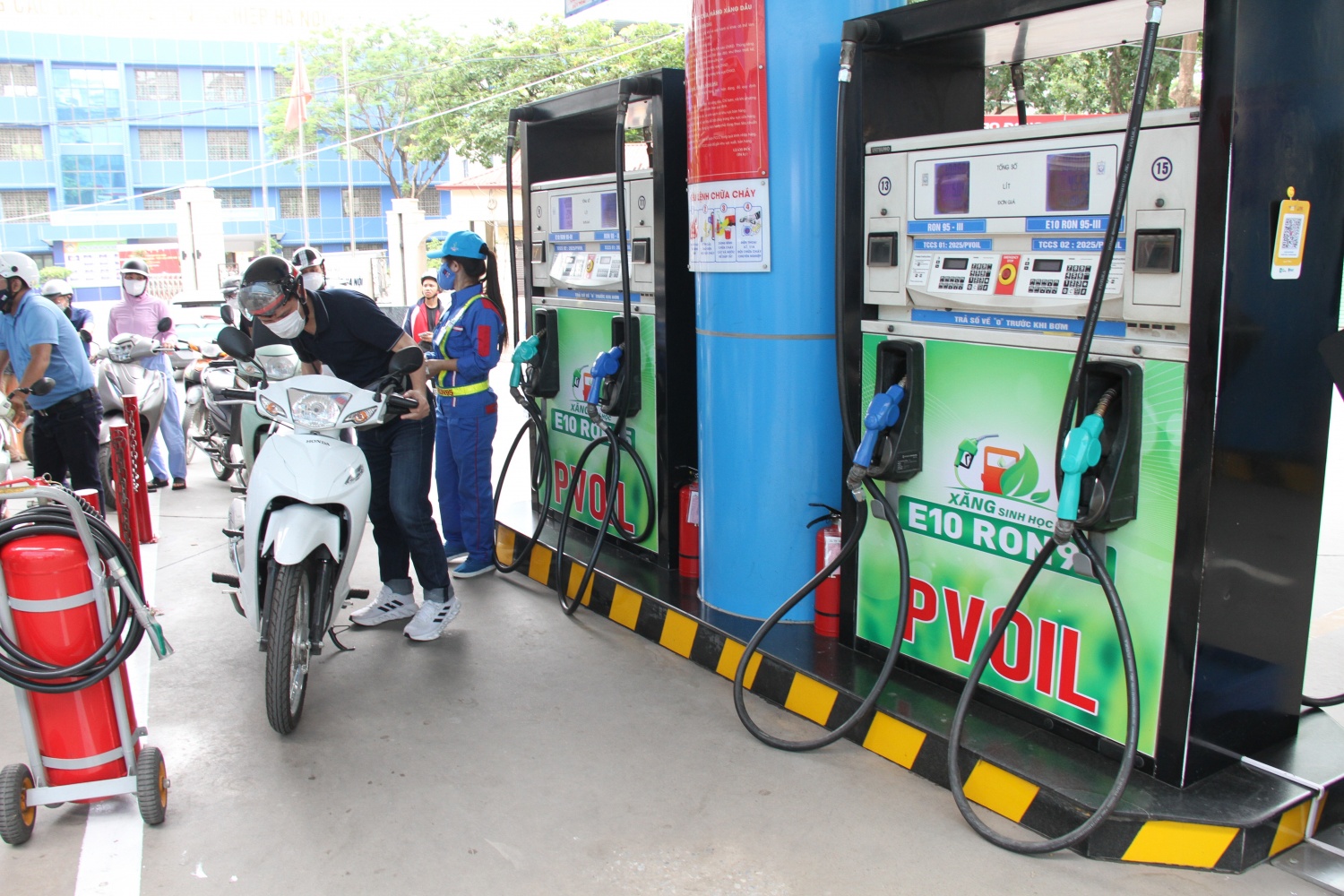 Người dân và doanh nghiệp đồng hành cùng Nhà nước bảo đảm an ninh năng lượng Người dân và doanh nghiệp đồng hành cùng Nhà nước bảo đảm an ninh năng lượng