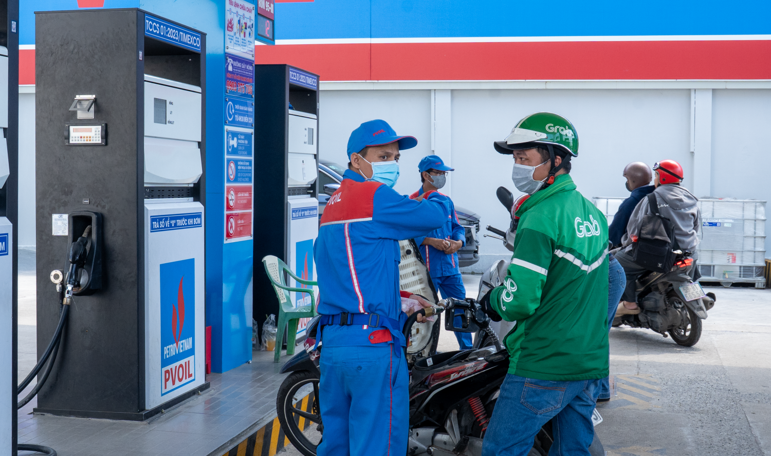 [Chùm ảnh] Hệ thống cây xăng PVOIL đảm bảo nguồn cung, khách hàng không phải chờ đợi lâu