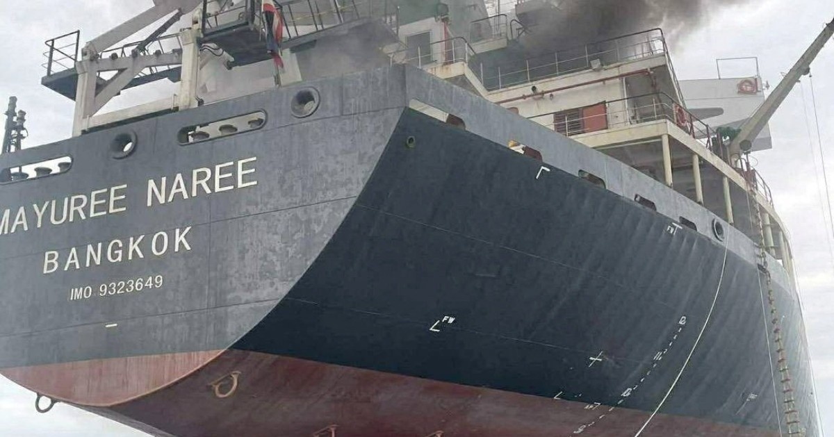 Thêm ba tàu trúng đạn pháo ở eo biển Hormuz