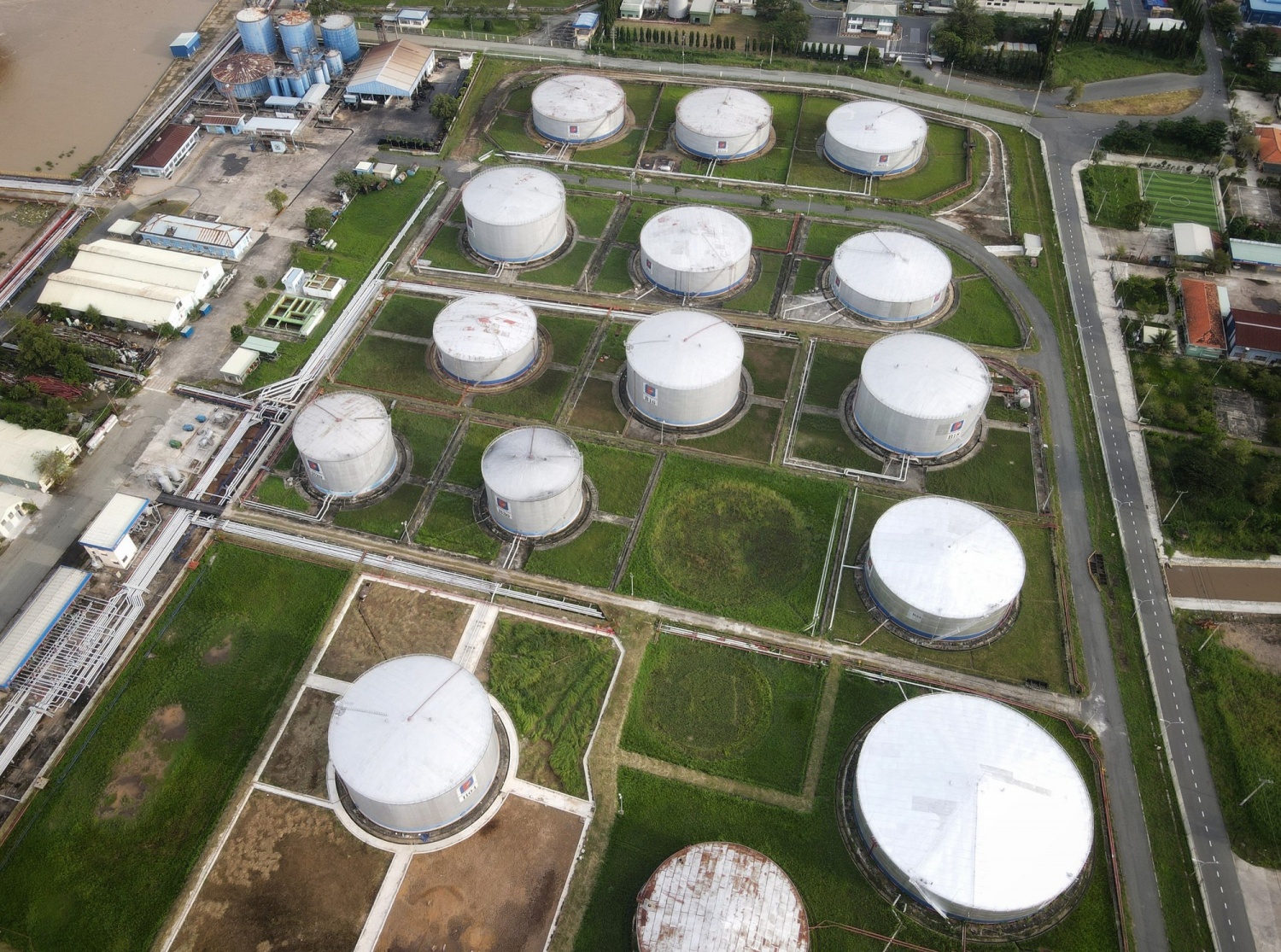 Nghiên cứu nâng năng lực dự trữ xăng dầu lên tối thiểu 90 ngày nhập khẩu Nghiên cứu nâng năng lực dự trữ xăng dầu lên tối thiểu 90 ngày nhập khẩu