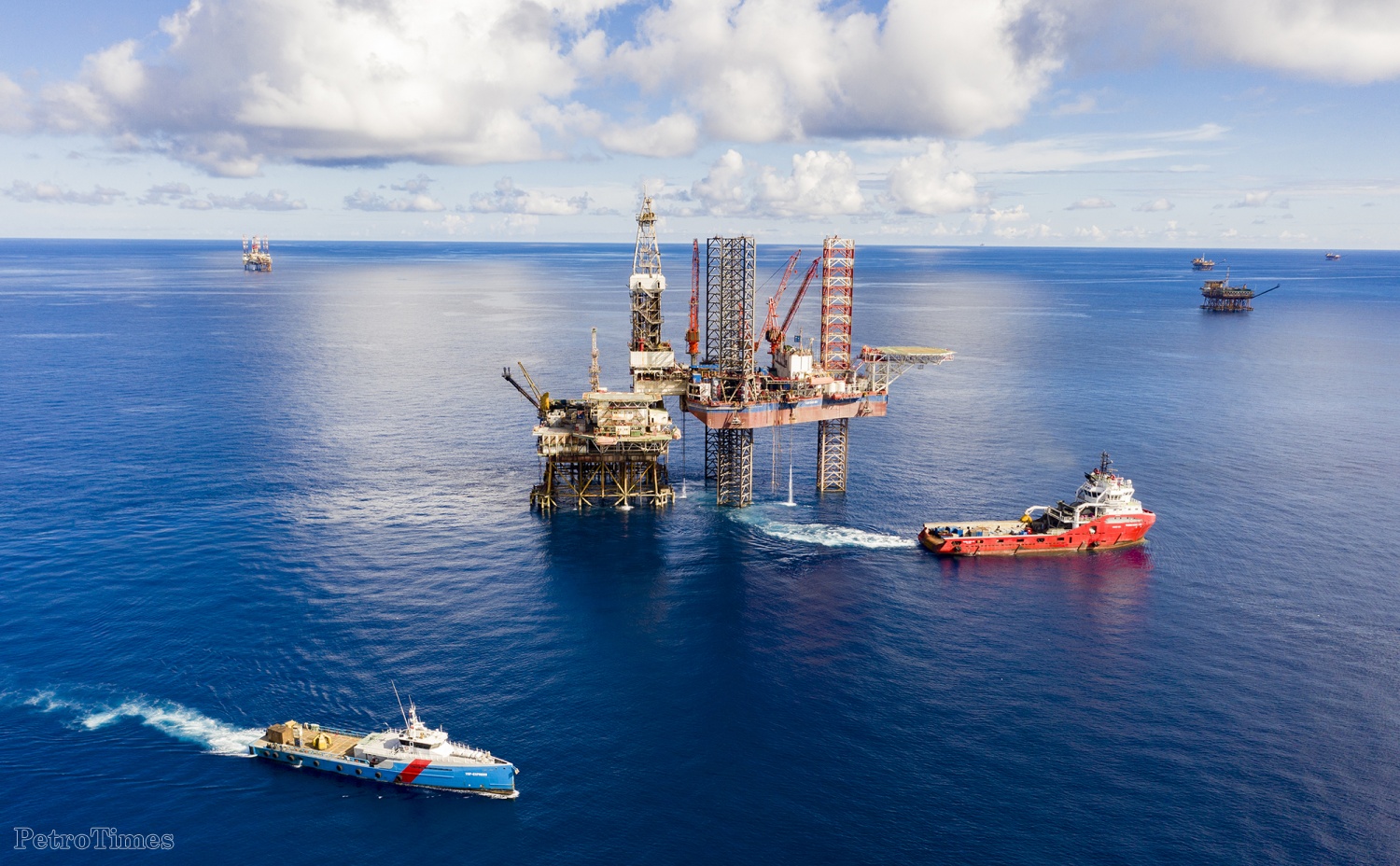 Những “cột mốc sống” giữa Biển Đông Những “cột mốc sống” giữa Biển Đông