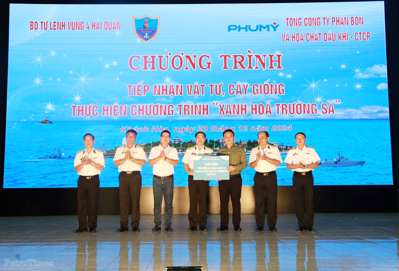 Những “cột mốc sống” giữa Biển Đông Những “cột mốc sống” giữa Biển Đông