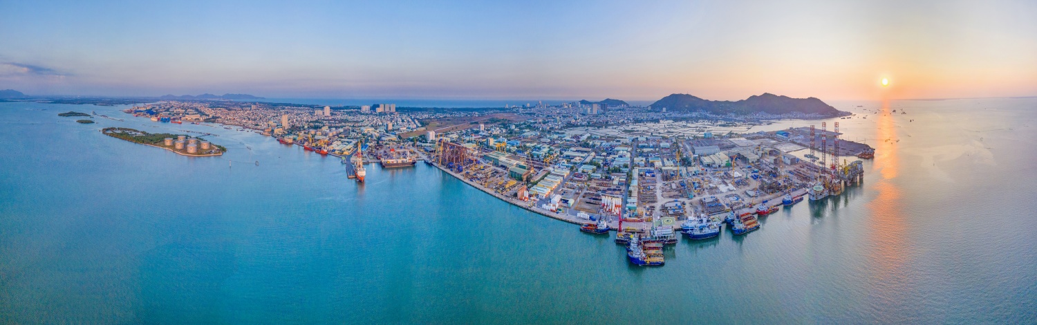 Đồng chí Lê Ngọc Sơn cam kết đồng hành phát triển không gian công nghiệp - năng lượng tại “thủ phủ dầu khí” Đồng chí Lê Ngọc Sơn cam kết đồng hành phát triển không gian công nghiệp - năng lượng tại “thủ phủ dầu khí”