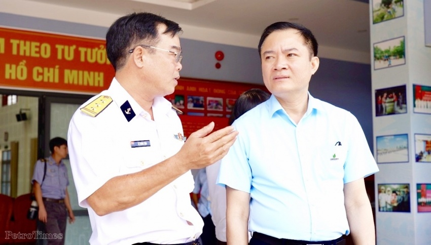 Những “cột mốc sống” giữa Biển Đông Những “cột mốc sống” giữa Biển Đông