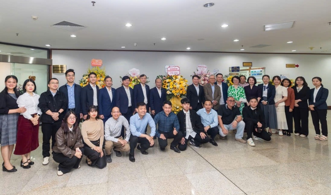 15 năm Tạp chí Năng lượng Mới ra số báo đầu tiên: “Trăng đã tròn”