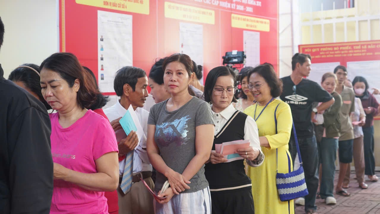 Cử tri “thủ phủ dầu khí”: Chọn người tài đức, hành động quyết liệt để phát triển đất nước Cử tri “thủ phủ dầu khí”: Chọn người tài đức, hành động quyết liệt để phát triển đất nước