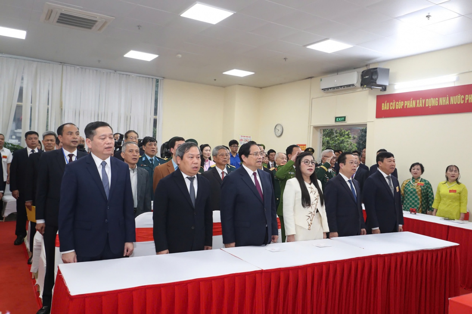 Hà Nội: Thủ tướng Phạm Minh Chính bỏ phiếu bầu cử tại phường Tây Hồ