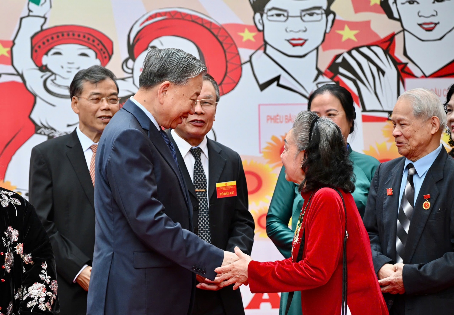 Tổng Bí thư Tô Lâm thực hiện quyền công dân tại phường Ba Đình, thành phố Hà Nội Tổng Bí thư Tô Lâm bỏ phiếu bầu cử đại biểu Quốc hội, HĐND các cấp tại phường Ba Đình