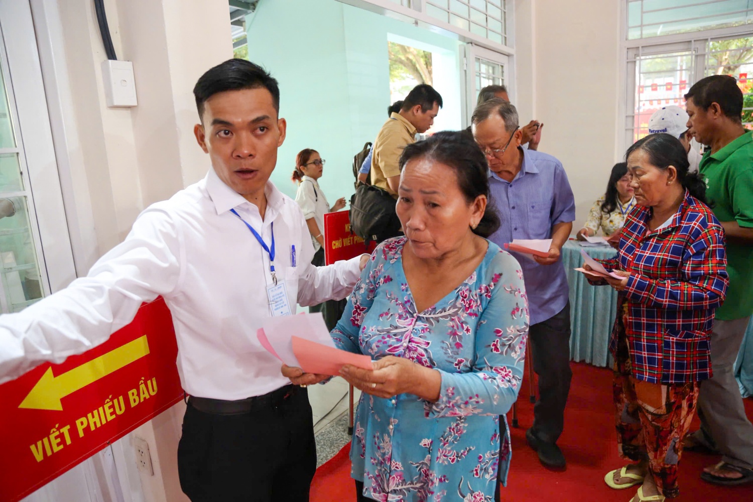 [Chùm ảnh] Hơn 9,6 triệu cử tri TP HCM đồng loạt đi bầu cử