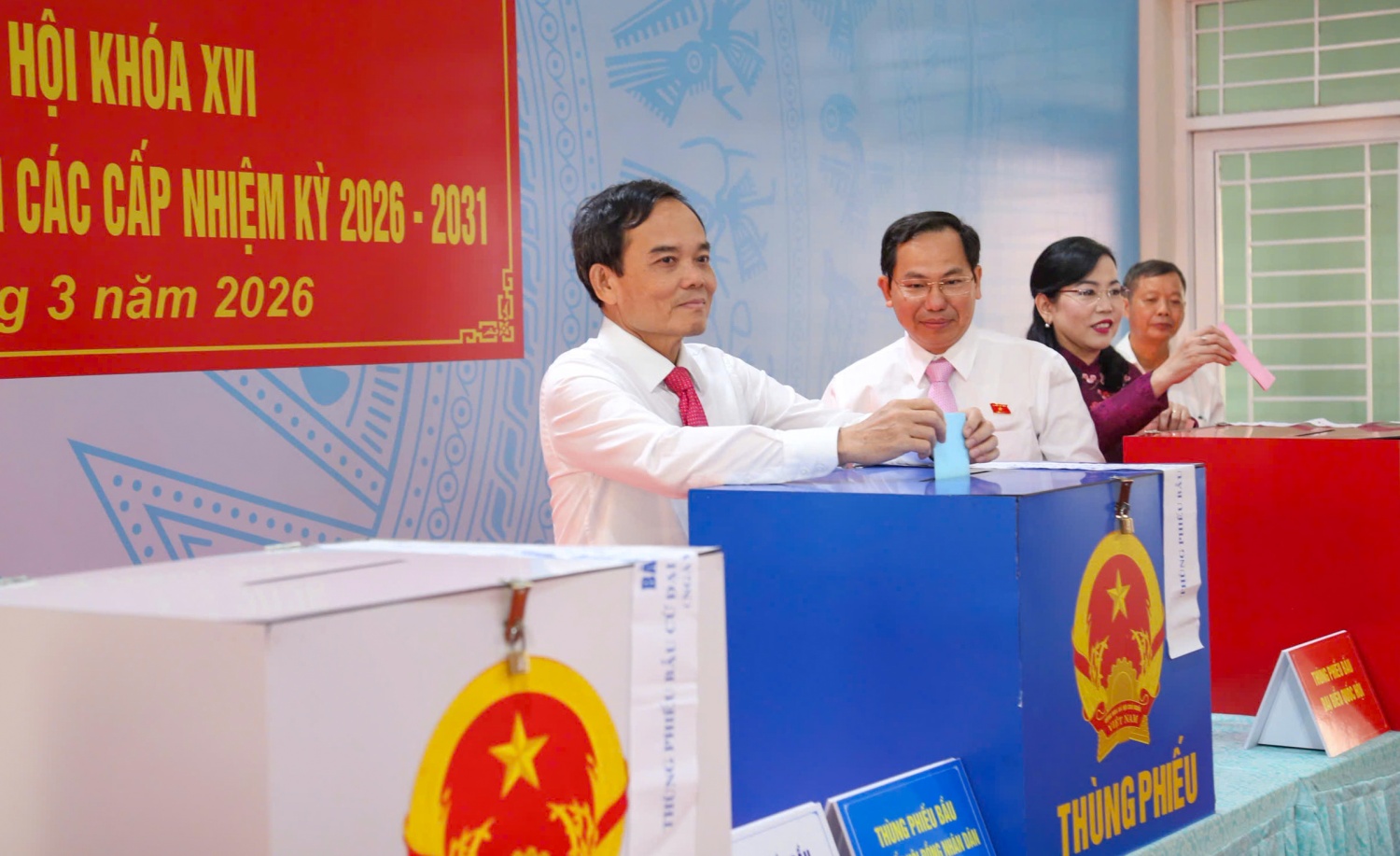 [Chùm ảnh] Hơn 9,6 triệu cử tri TP HCM đồng loạt đi bầu cử