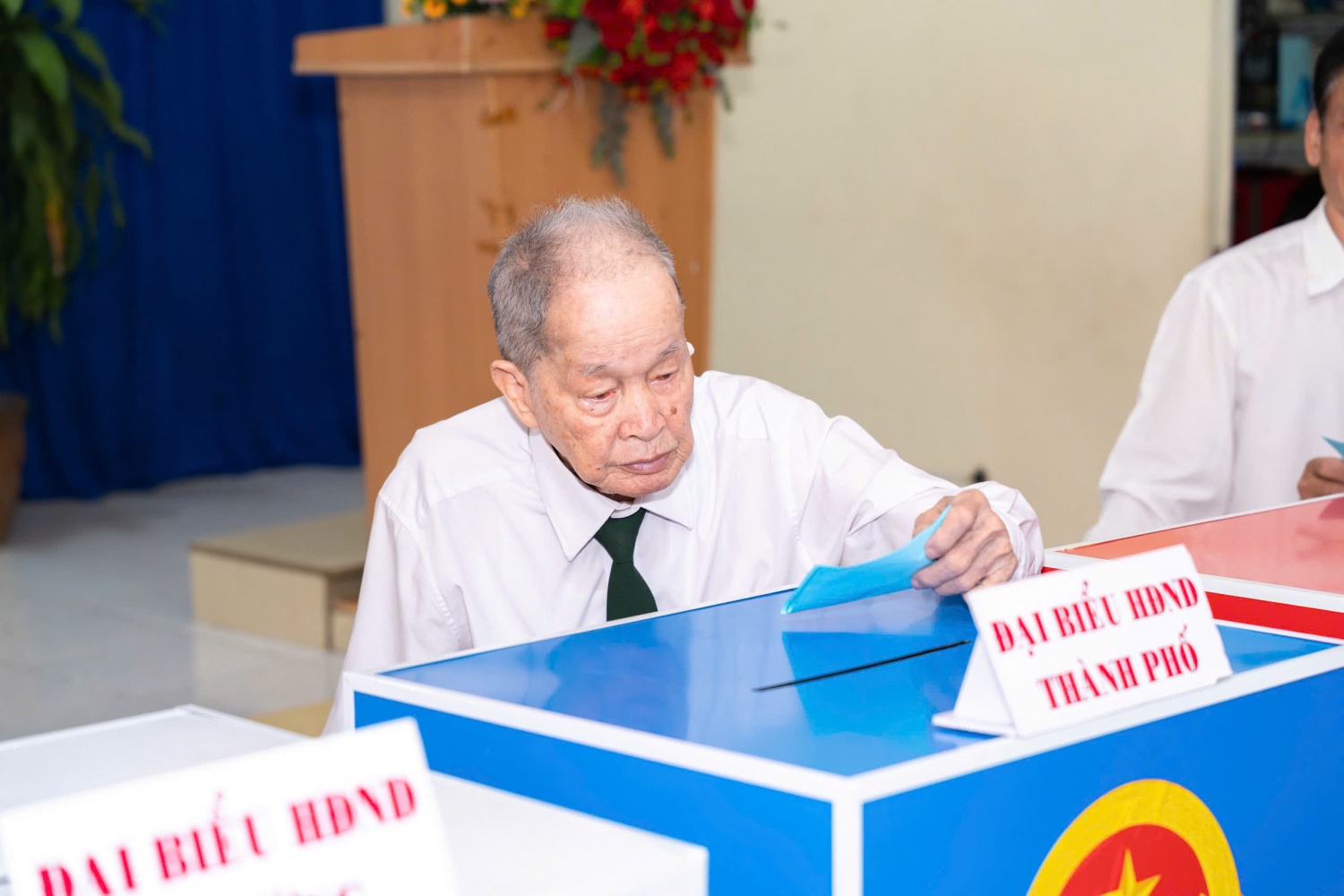 [Chùm ảnh] Hơn 9,6 triệu cử tri TP HCM đồng loạt đi bầu cử