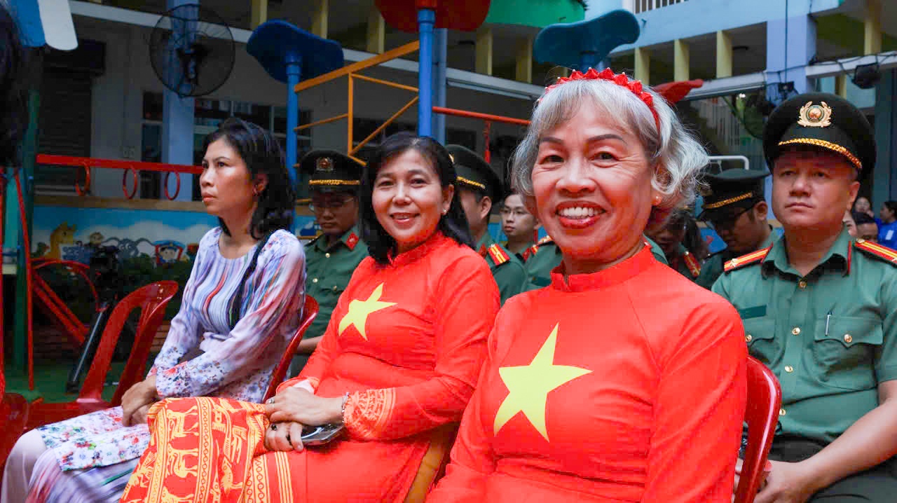 [Chùm ảnh] Hơn 9,6 triệu cử tri TP HCM đồng loạt đi bầu cử